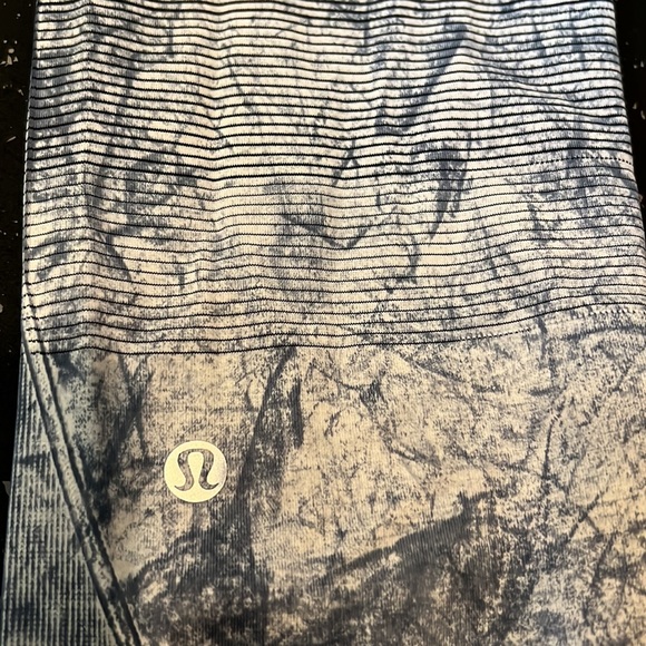 Lululemon Leggings Size 4 - Picture 4 of 4
